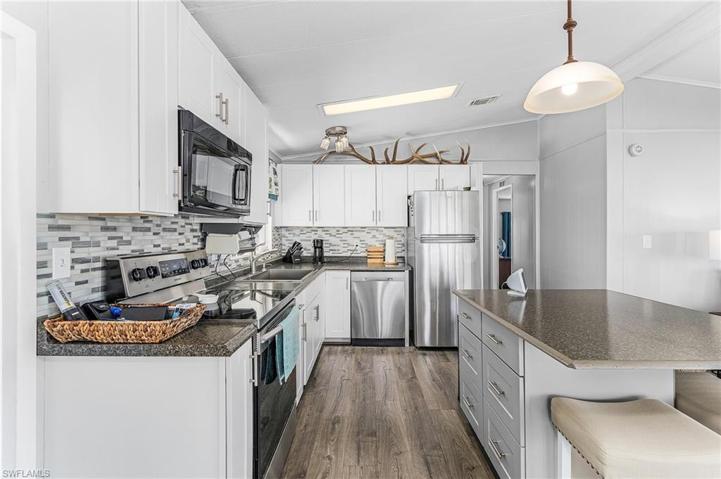 3106 Bounty LN, ST. JAMES CITY FL 33956