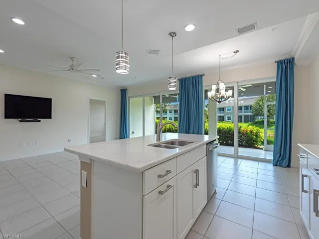 6960 Avalon Cir 803, Naples, Florida 34112
