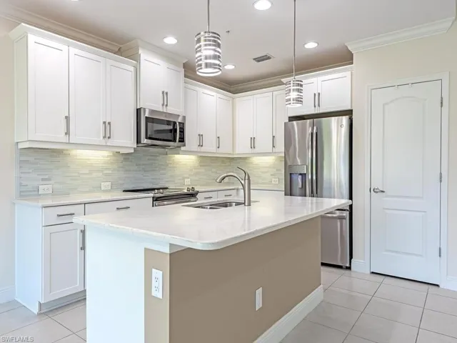 6960 Avalon Cir 803, Naples, Florida 34112
