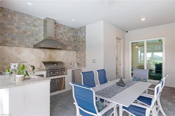 Outdoor Kitchen and dining area