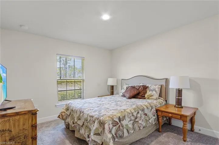 Guest bedroom with carpet
