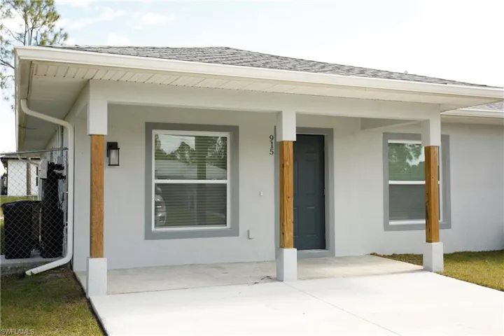 PLEASE NOTE THAT THESE PHOTOS ARE OF THE MIRROR IMAGE OTHER SIDE OF THE SAME DUPLEX.