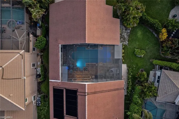 Birds eye view of property