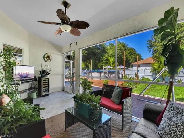 Long Screened Rear Lanai