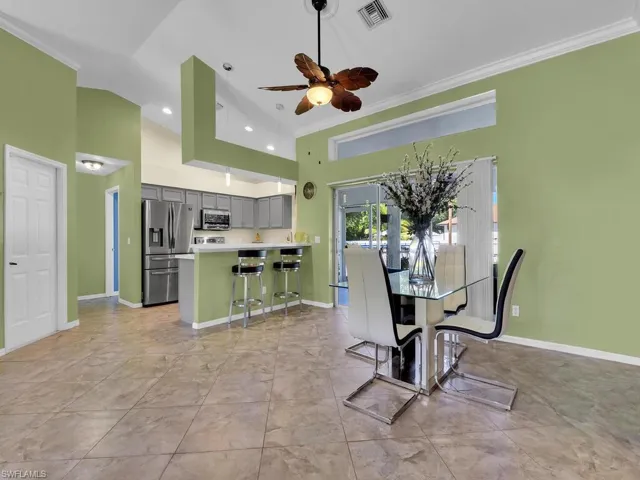 Dining Area & Kitchen
