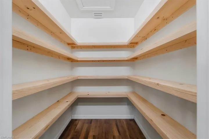 Walk-in Pantry