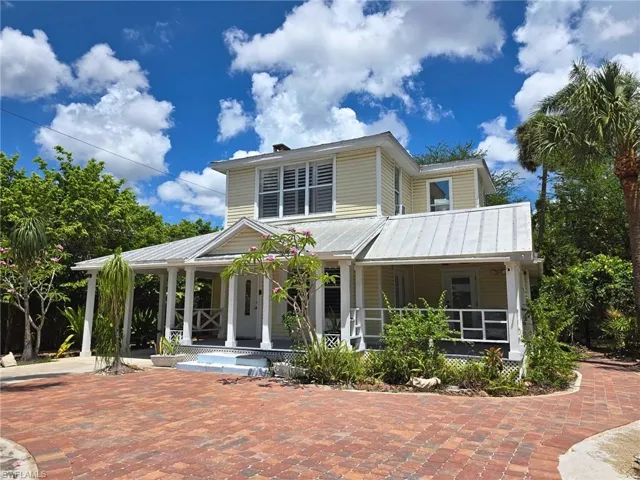 2579 2nd St, Fort Myers, Florida 33901