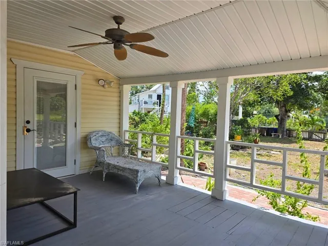 2579 2nd St, Fort Myers, Florida 33901