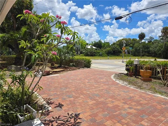 2579 2nd St, Fort Myers, Florida 33901