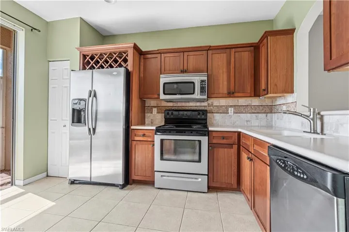 9808 Roundstone Cir, Fort Myers, Florida 33967