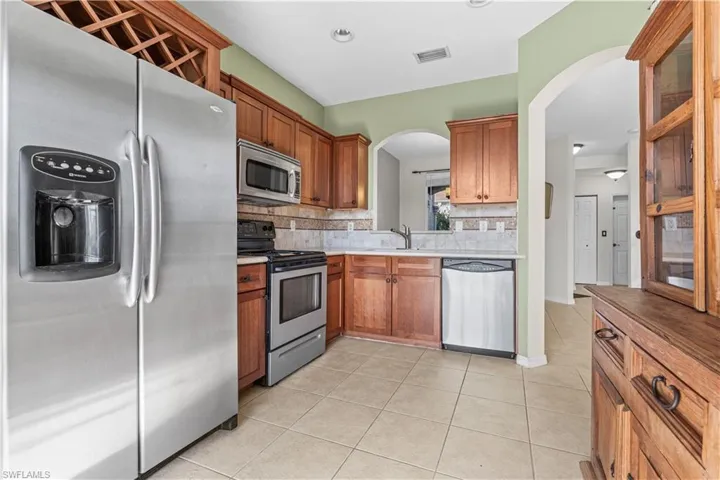 9808 Roundstone Cir, Fort Myers, Florida 33967