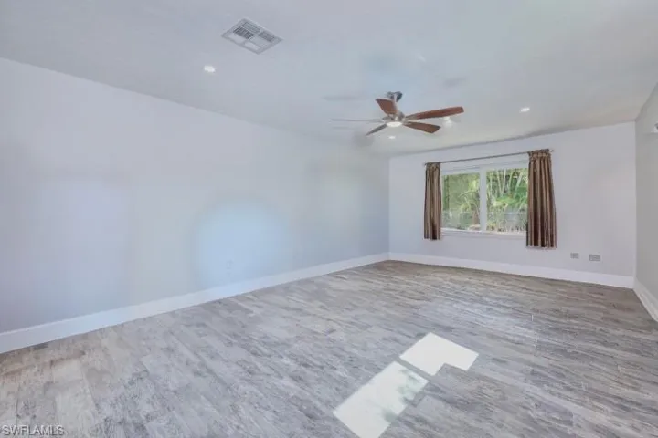 Vacant Master for you add your furniture