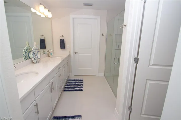 195 Indies Dr E 102, Naples, Florida 34114