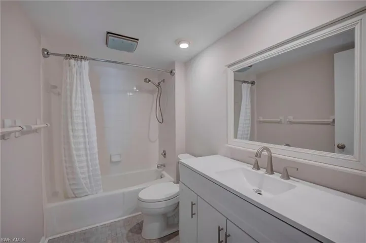 3300 Binnacle Dr 205, Naples, Florida 34103