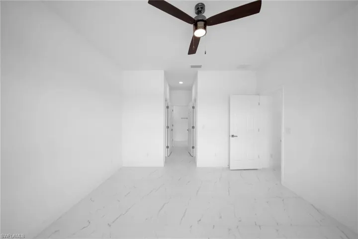 Tiled empty room with ceiling fan