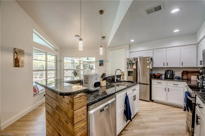 9910 Laketree Ct, Fort Myers, Florida 33967