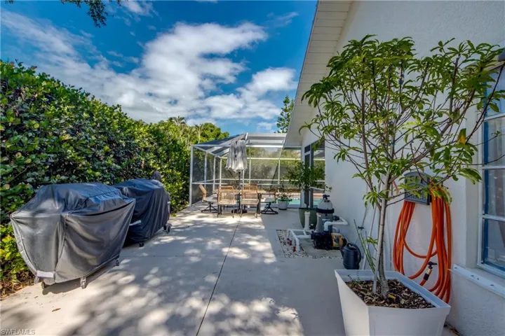 9910 Laketree Ct, Fort Myers, Florida 33967