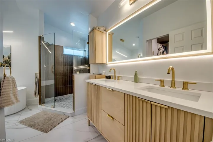 9910 Laketree Ct, Fort Myers, Florida 33967