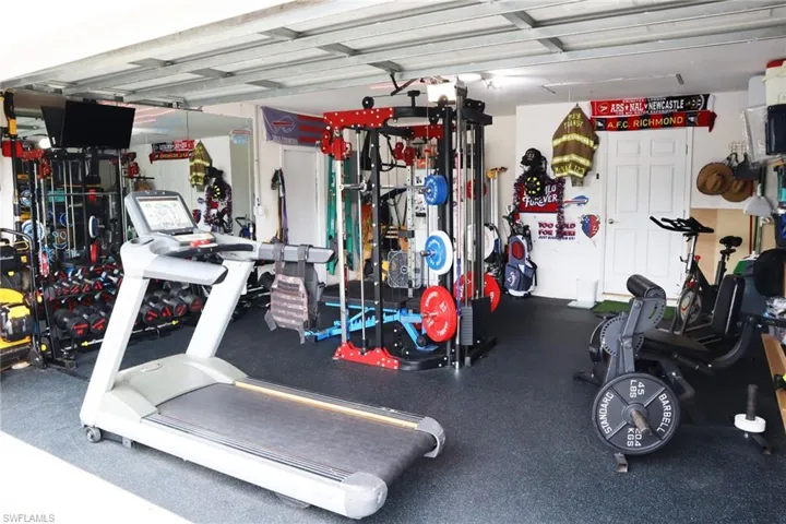 9910 Laketree Ct, Fort Myers, Florida 33967