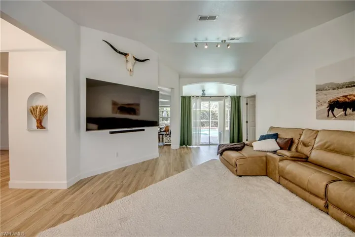 9910 Laketree Ct, Fort Myers, Florida 33967