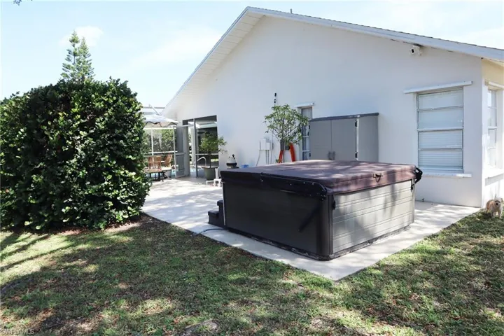 9910 Laketree Ct, Fort Myers, Florida 33967