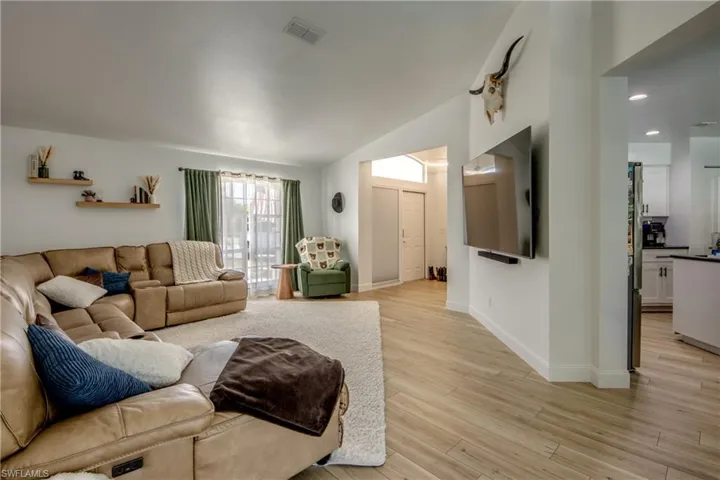 9910 Laketree Ct, Fort Myers, Florida 33967