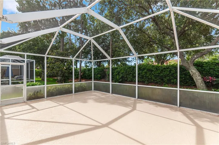 Really large screened lanai.