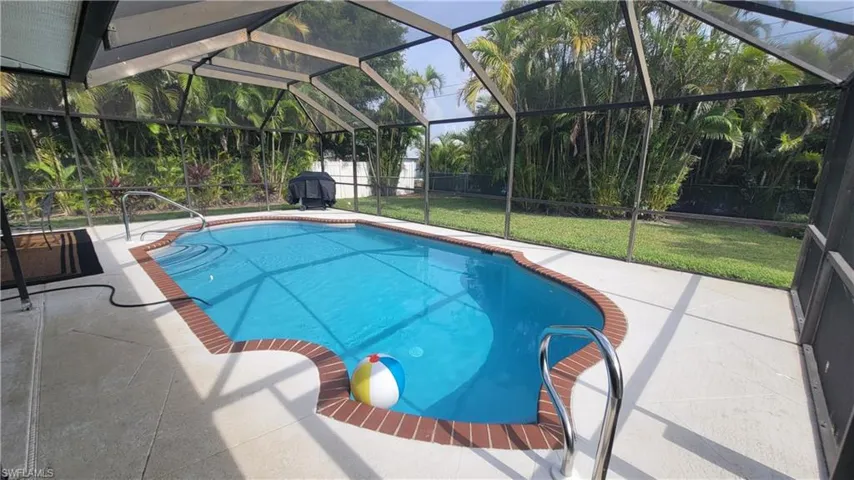 1929 NE 2nd  TER, Cape Coral, FL 33909