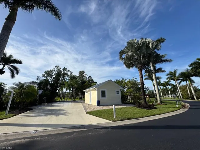 View of front of home featuring a front yard