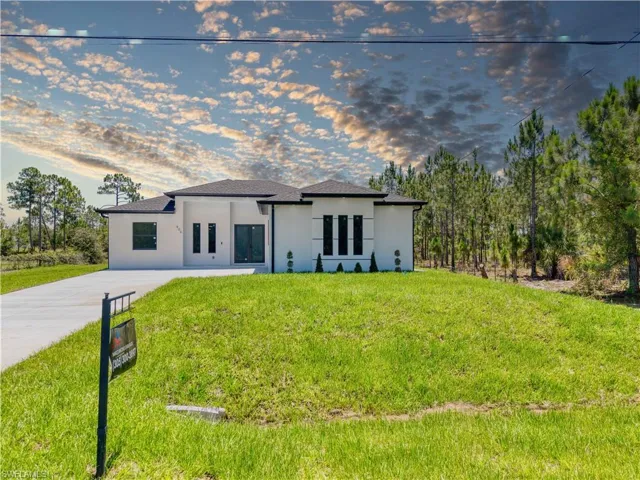 906 Greenwood Ave W, Lehigh Acres, Florida 33972
