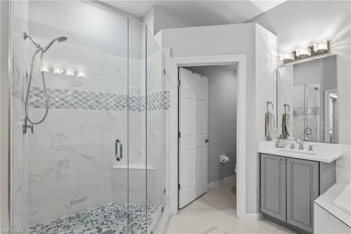 8739 Coastline Ct # 202, Naples Fl 34120