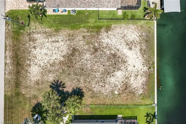 1227 Sw 37th St, Cape Coral, Florida 33914