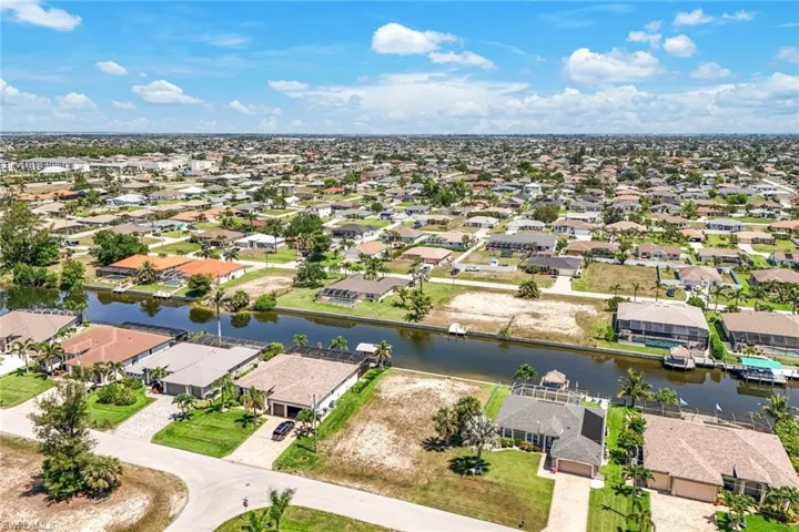 1227 Sw 37th St, Cape Coral, Florida 33914