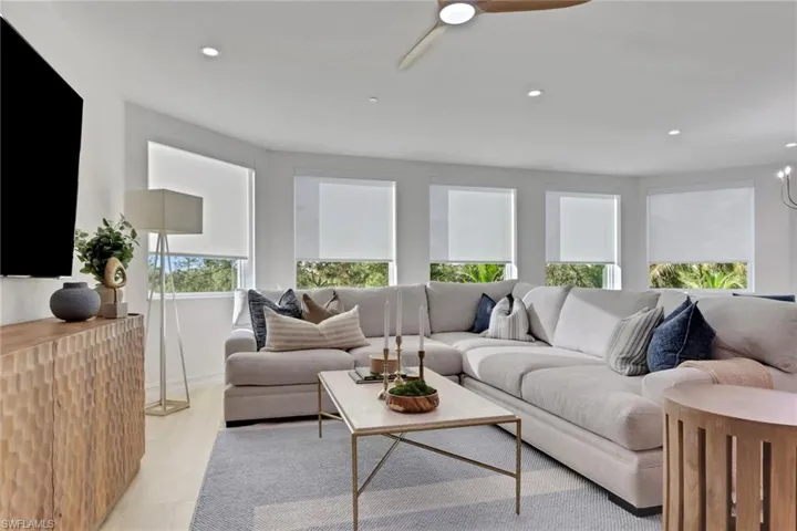 Living area with recessed lighting and a ceiling fan