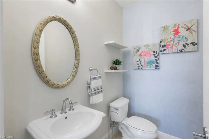 POWDER ROOM (1/2 BATH)