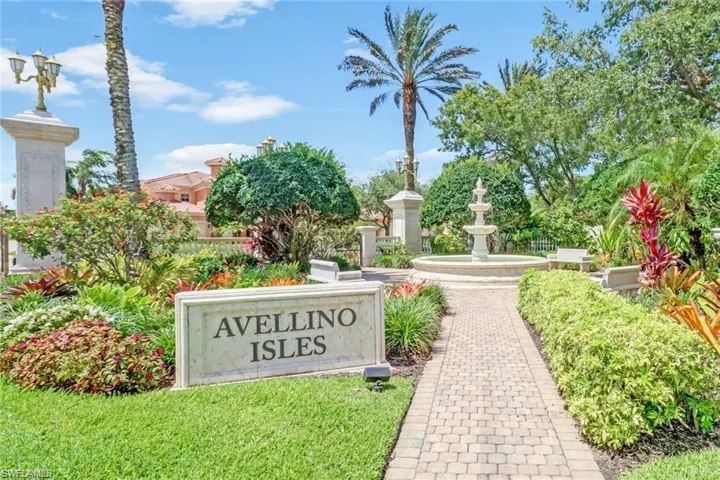 DISTINGUISHED ENTRANCE TO AVELLINO ISLES