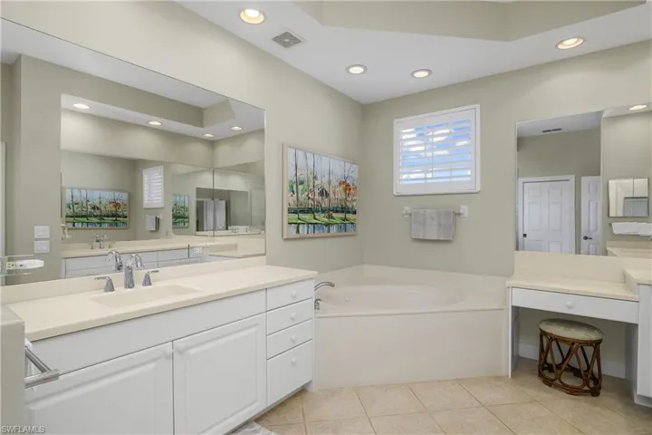 Vanity sitting space and jetted tub