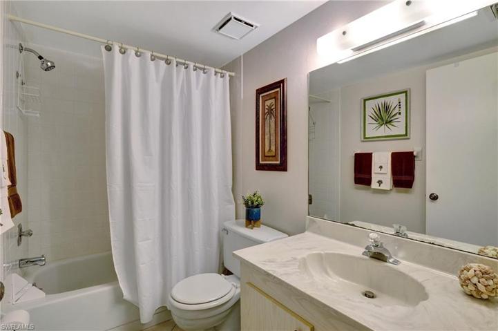 2nd bathroom with tub