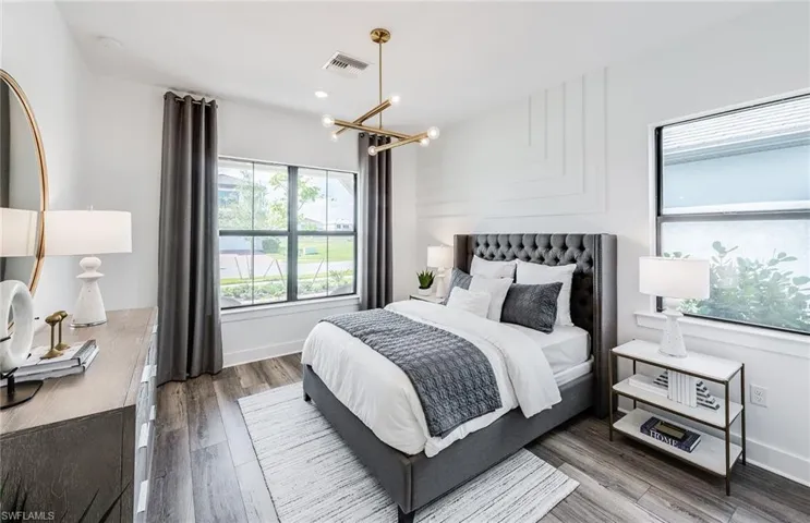 In-law suite located on 1st floor. Photos are of a staged model home. Illustration purposes only. Options may vary.