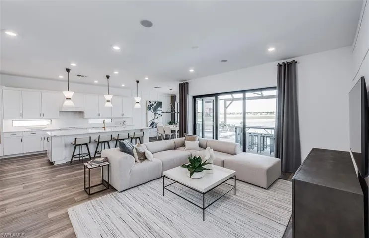 Photos are of a staged model home. Illustration purposes only. Options may vary.