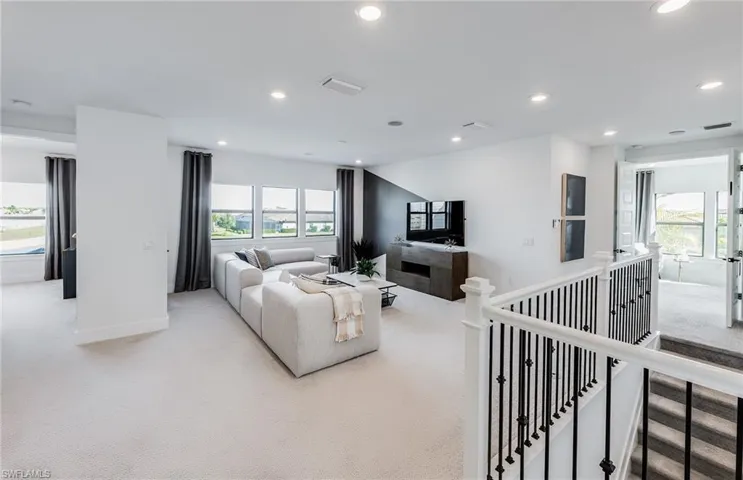 Photos are of a staged model home. Illustration purposes only. Options may vary.