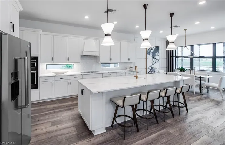 Photos are of a staged model home. Illustration purposes only. Options may vary.