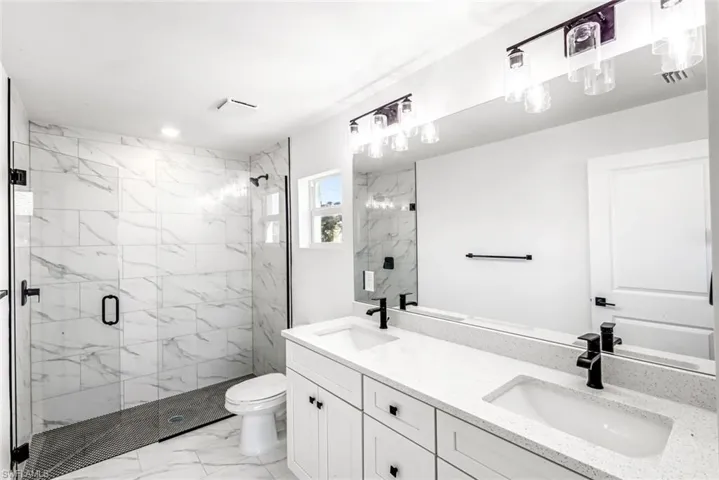 owner's ensuite bath / bano principal