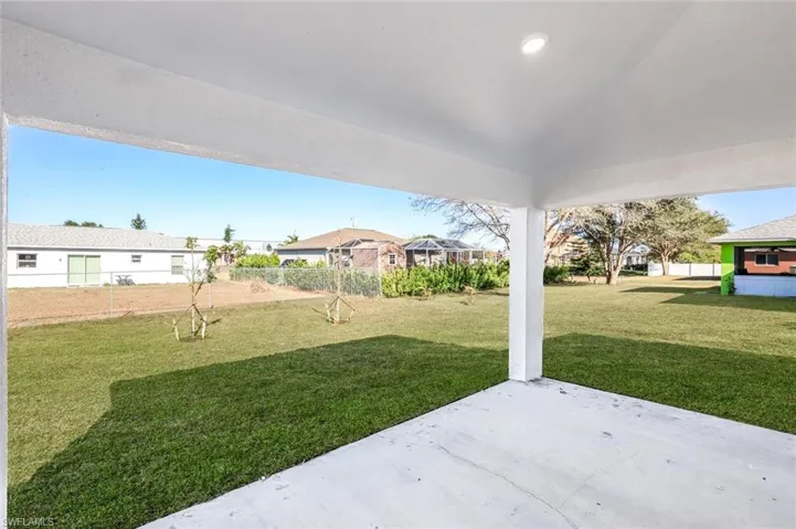 lanai grande con vistas al jardin