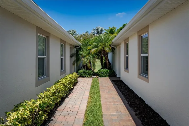 14939 Edgewater Cir, Naples, Florida 34114
