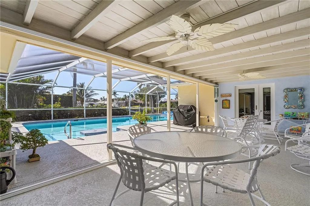 1090 Waterway DR, Fort Myers, FL 33919,2025000138