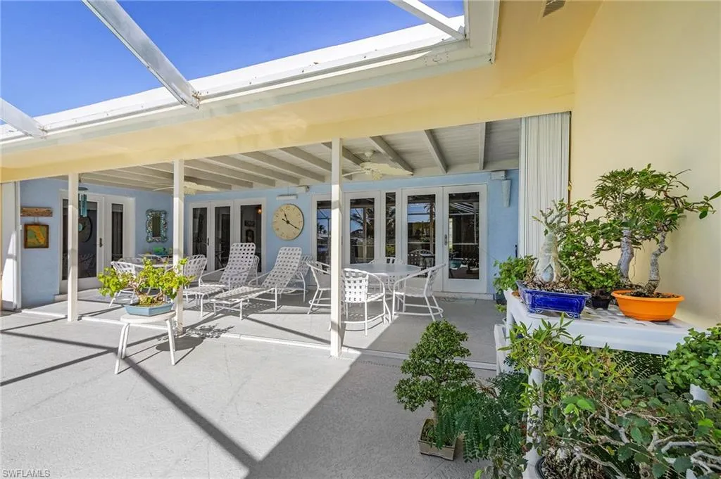 1090 Waterway DR, Fort Myers, FL 33919,2025000138