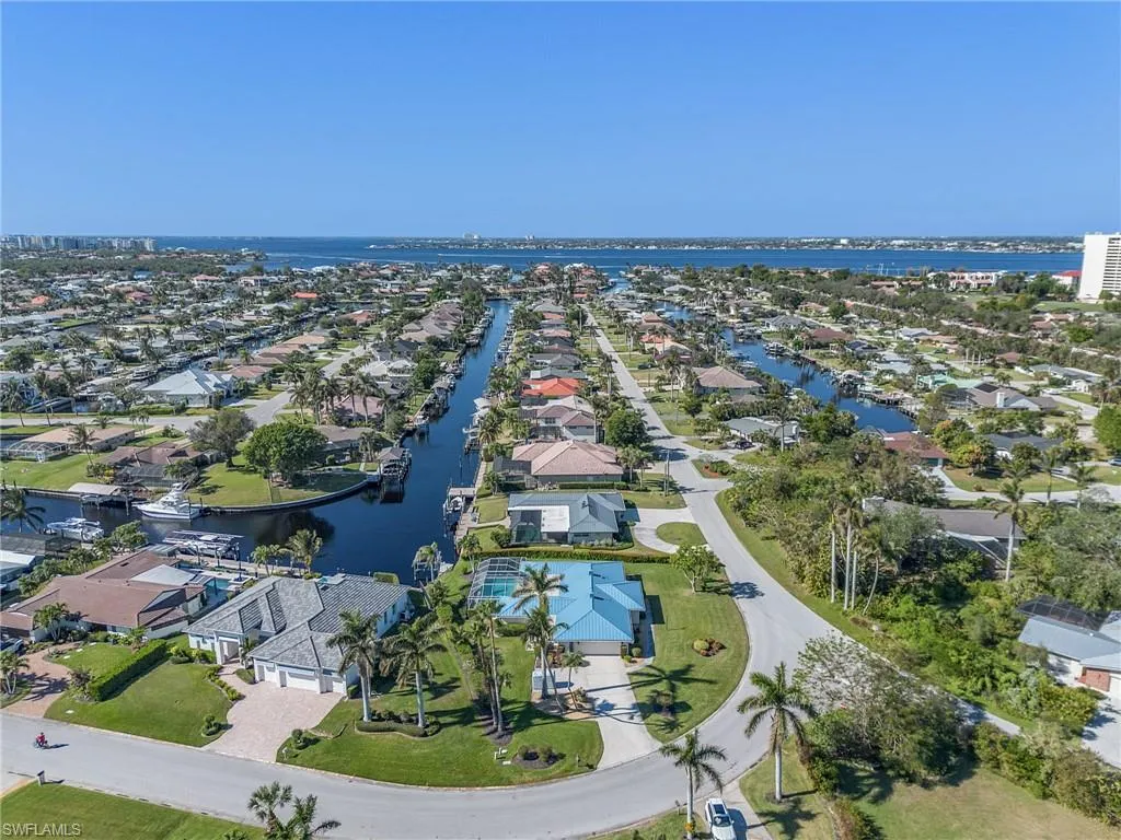 1090 Waterway DR, Fort Myers, FL 33919,2025000138