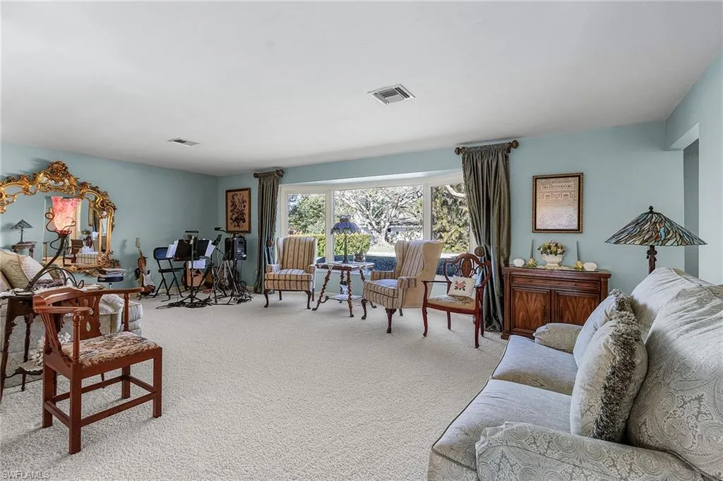 1090 Waterway DR, Fort Myers, FL 33919,2025000138