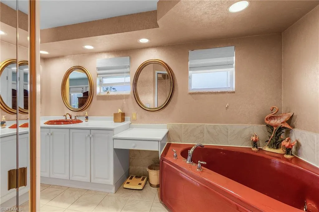 1090 Waterway DR, Fort Myers, FL 33919,2025000138